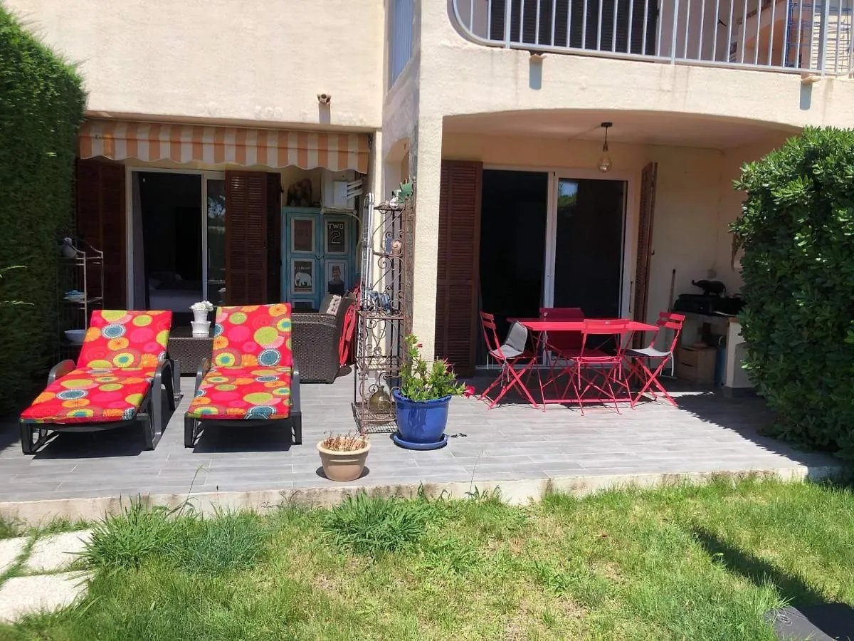 AGAY le pti bonheur 60m2 rez de jardin, en bord de mer Saint-Raphaël Appartement